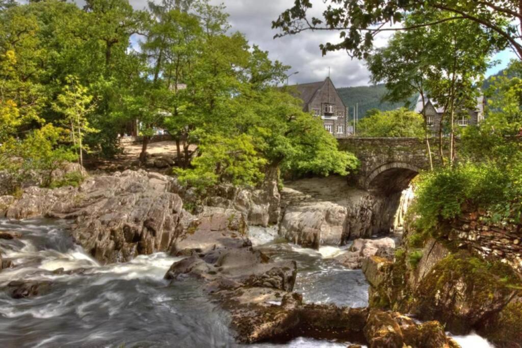 Semi Detached Cottage Snowdonia With Hot Tub Tal-y-Cafn Exterior foto